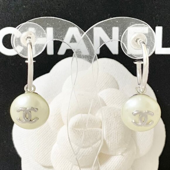 CHANEL CC Logos Pearl Round Hoop Earrings Silver Tone 00T Auth #8963